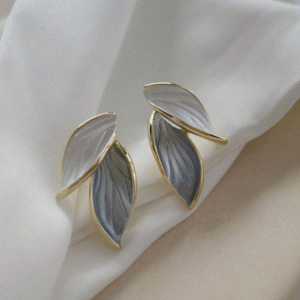 2pcs Personalized Simple & Delicate Leaf Stud Earrings For Women